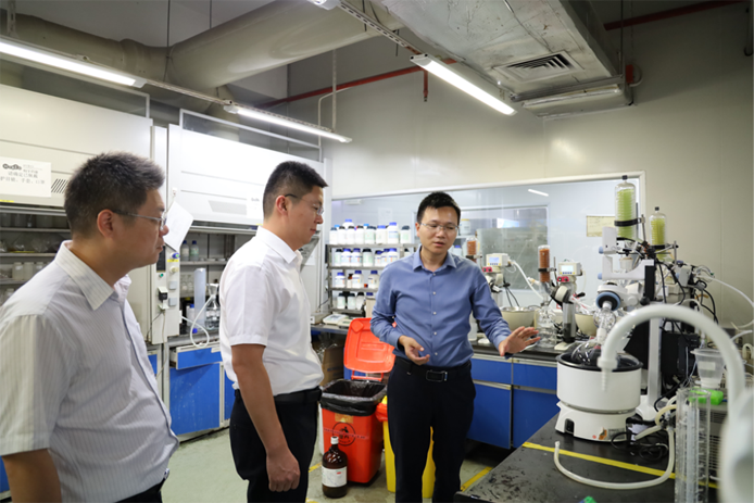 龍華區工信局黨組書記馬冰一行走訪翰宇藥業參觀調研210